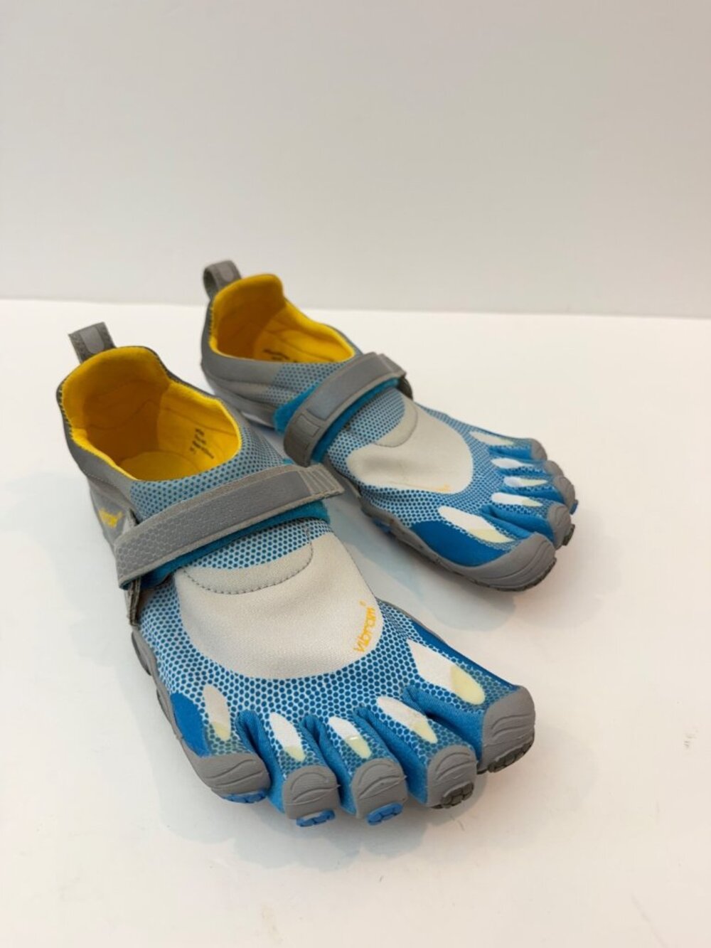 Vibram FiveFingers Bikila Women's Size 40 US 8.5 9 Blue Gray Yellow Toe Shoes